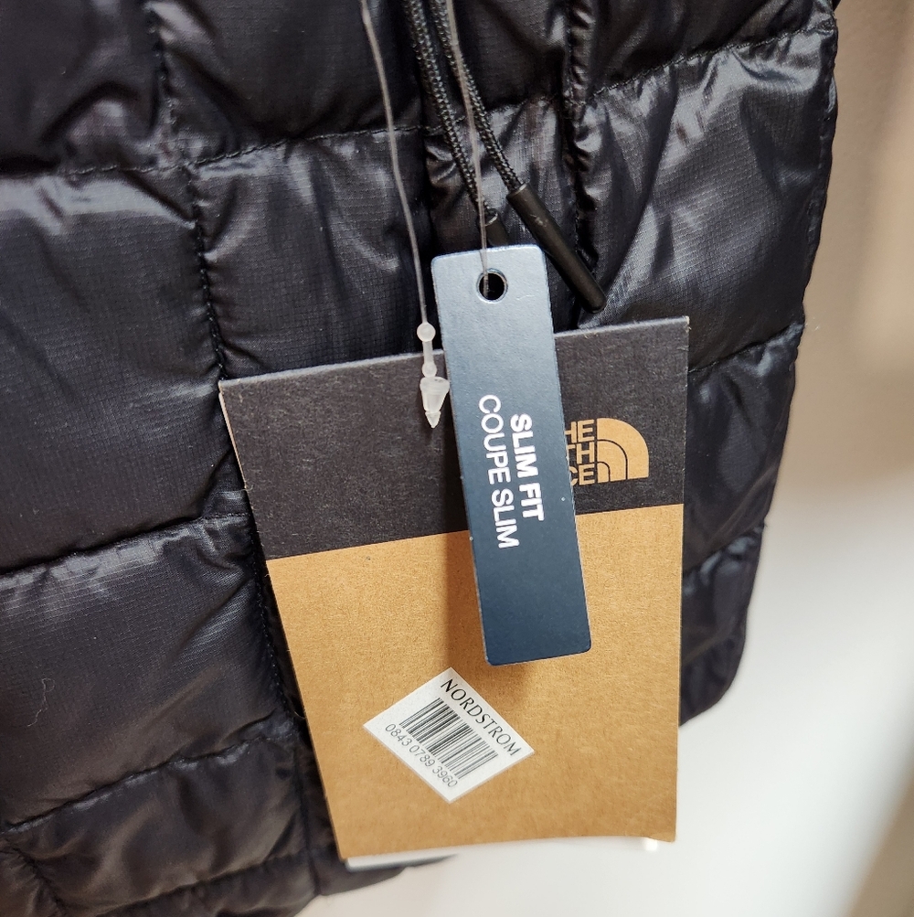 The North Face Black Quilted Jacket - Picture 6 of 8